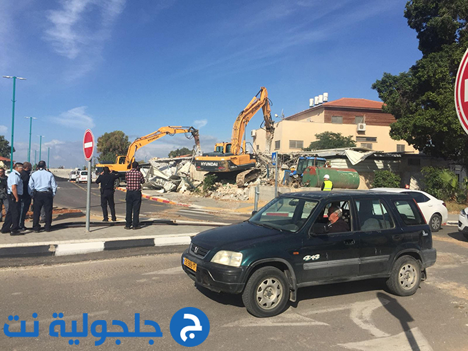 جرافات البلدية تهدم بيتين لعائلة أبو غنيم في مدينة اللد